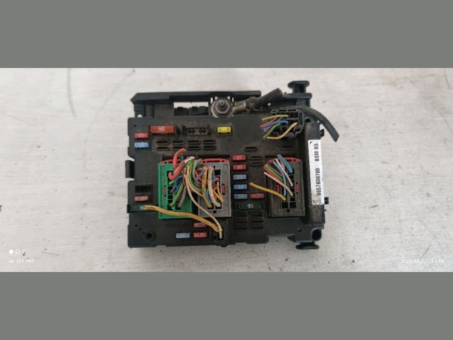 bontott PEUGEOT 206 Biztosítéktábla Motortér