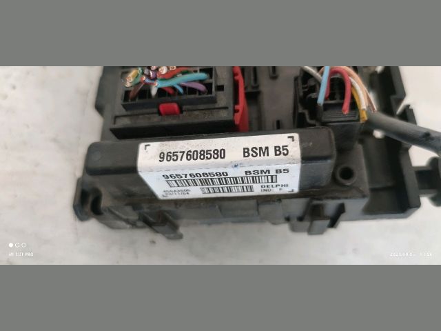 bontott PEUGEOT 206 Biztosítéktábla Motortér