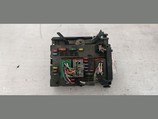 bontott PEUGEOT 206 Biztosítéktábla Motortér