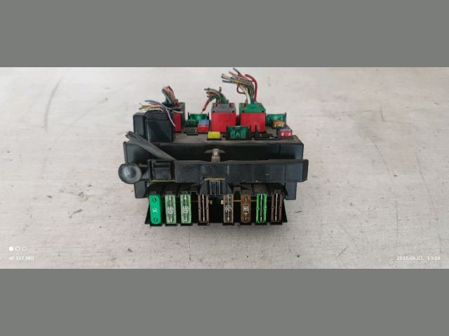 bontott PEUGEOT 206 Biztosítéktábla Motortér