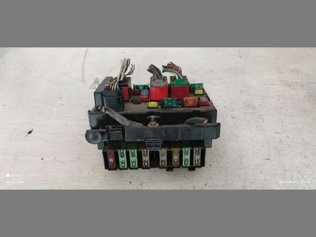 bontott PEUGEOT 206 Biztosítéktábla Motortér