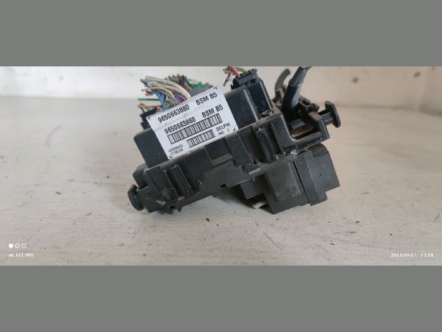 bontott PEUGEOT 206 Biztosítéktábla Motortér