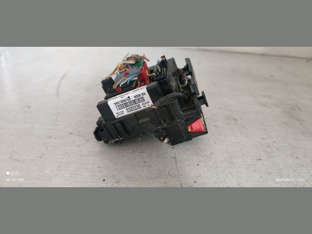 bontott PEUGEOT 206 Biztosítéktábla Motortér