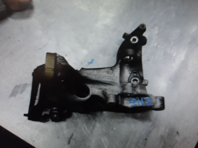 bontott PEUGEOT 206 Generátor Tartó Bak