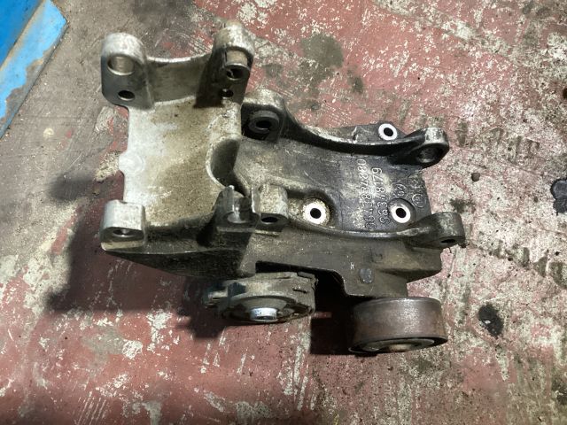 bontott PEUGEOT 206 Generátor Tartó Bak