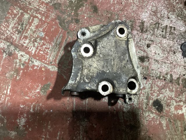 bontott PEUGEOT 206 Motor Tartó Bak (Fém)