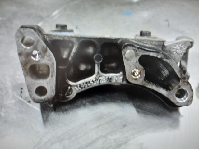 bontott PEUGEOT 206 Motor Tartó Bak Jobb