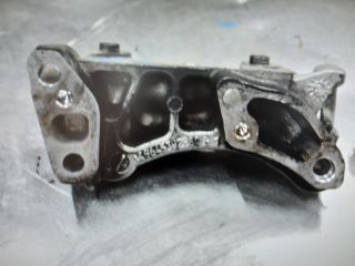 bontott PEUGEOT 206 Motor Tartó Bak Jobb