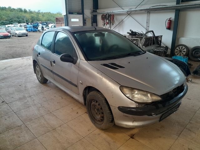 bontott PEUGEOT 206 Első Bölcső