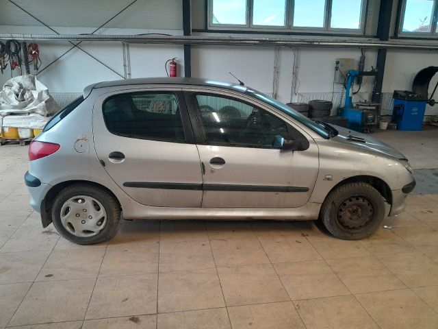 bontott PEUGEOT 206 Homlokfal (Üres lemez)