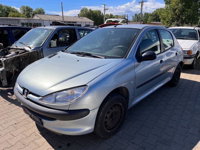 bontott PEUGEOT 206 Homlokfal (Üres lemez)