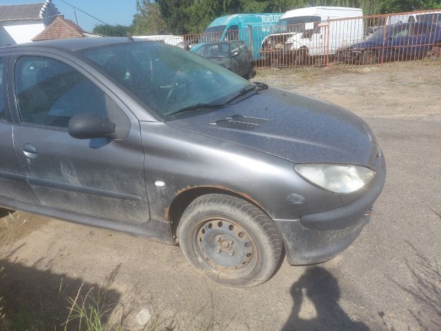 bontott PEUGEOT 206 Jobb első Csonkállvány Kerékaggyal