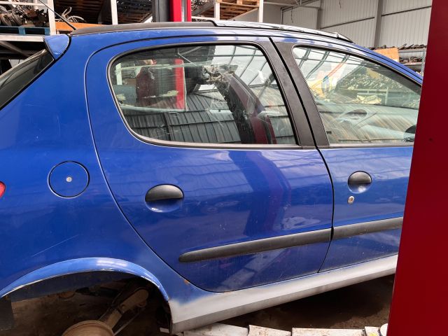 bontott PEUGEOT 206 Jobb első Féknyereg Munkahengerrel