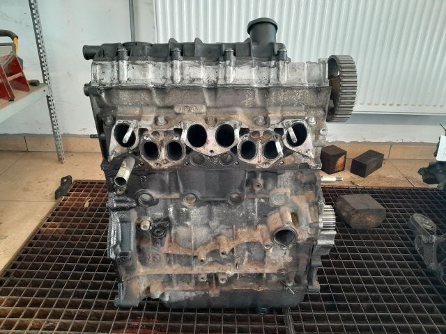 bontott PEUGEOT 206 Motor (Fűzött blokk hengerfejjel)