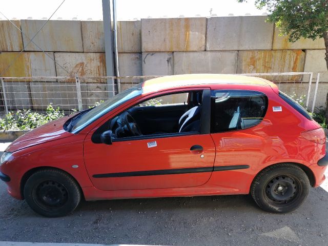 bontott PEUGEOT 206 Motor (Fűzött blokk hengerfejjel)