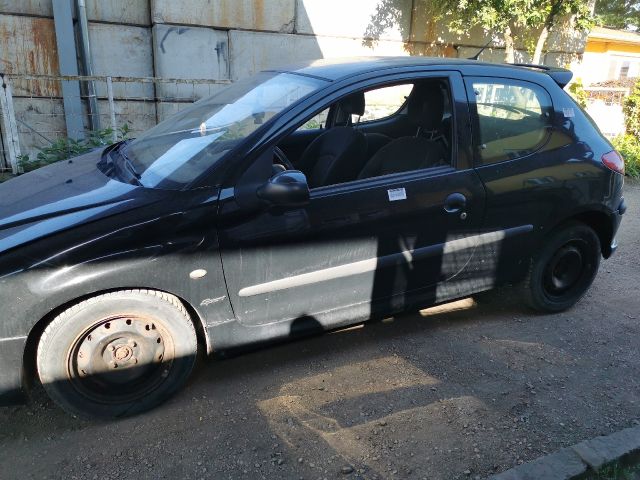 bontott PEUGEOT 206 Motor (Fűzött blokk hengerfejjel)