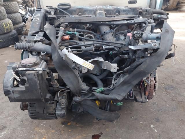 bontott PEUGEOT 206 Motor (Fűzött blokk hengerfejjel)