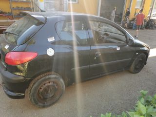 bontott PEUGEOT 206 Motor (Fűzött blokk hengerfejjel)