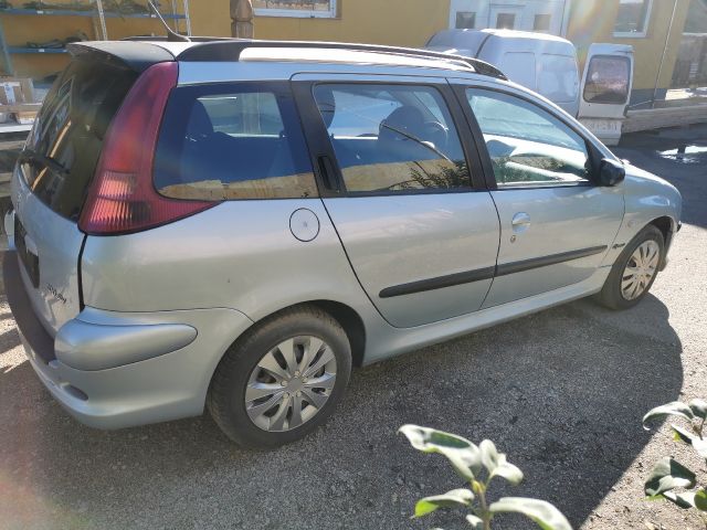 bontott PEUGEOT 206 Első Bölcső