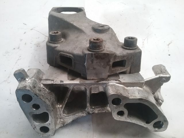 bontott PEUGEOT 206 Motor Tartó Bak (Fém)