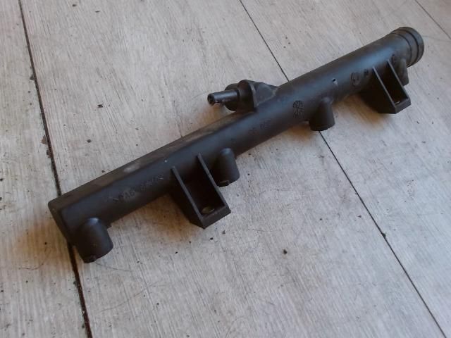 bontott PEUGEOT 206 Porlasztó Sor / Híd