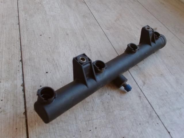 bontott PEUGEOT 206 Porlasztó Sor / Híd