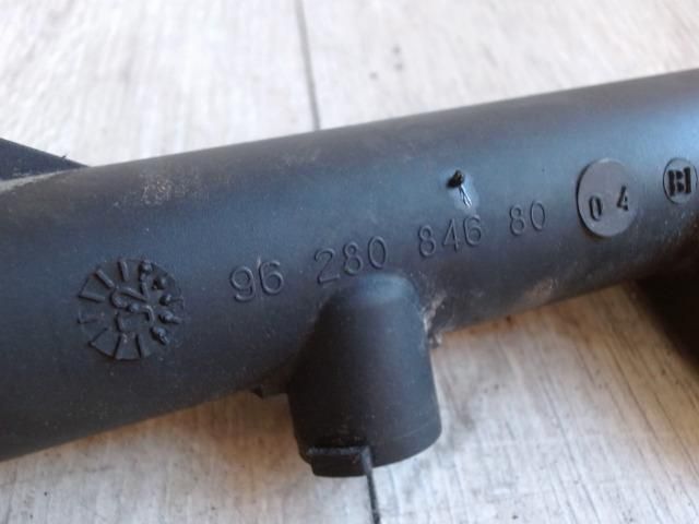 bontott PEUGEOT 206 Porlasztó Sor / Híd