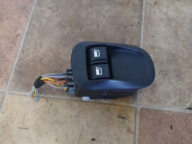 bontott PEUGEOT 206 Ablakemelő Kapcsoló Négyes / Kettes