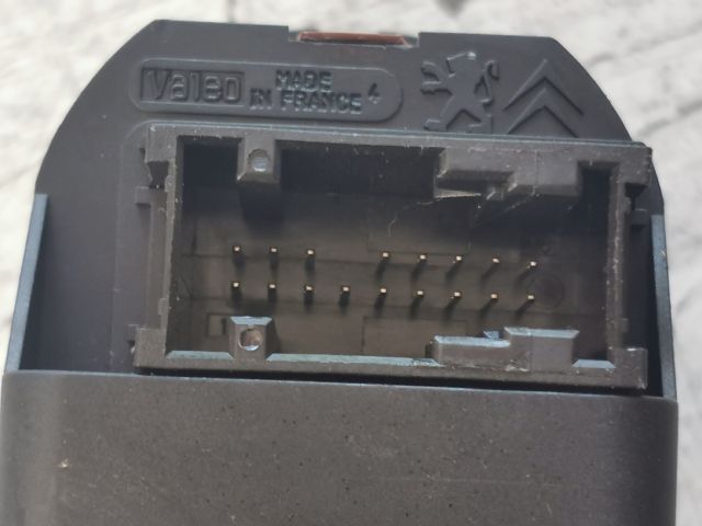 bontott PEUGEOT 206 Ablakemelő Kapcsoló Négyes / Kettes