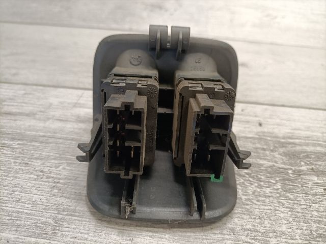 bontott PEUGEOT 206 Ablakemelő Kapcsoló Négyes / Kettes