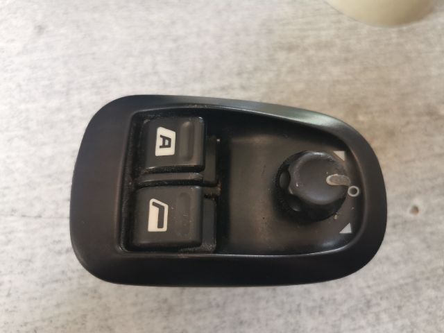 bontott PEUGEOT 206 Ablakemelő Kapcsoló Négyes / Kettes