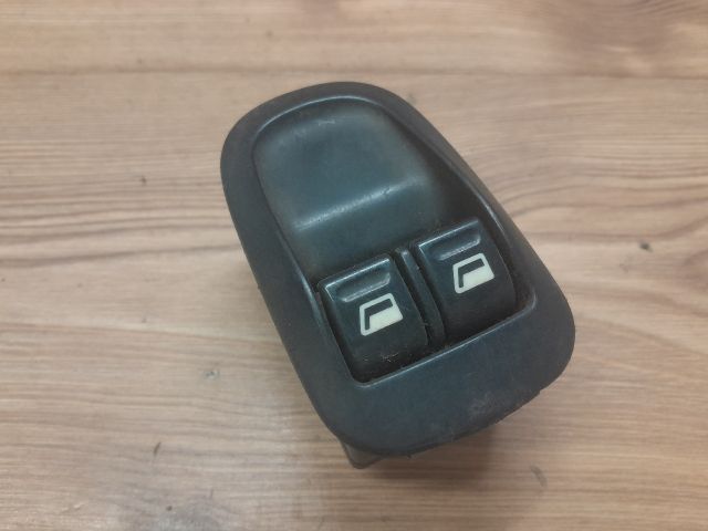 bontott PEUGEOT 206 Ablakemelő Kapcsoló Négyes / Kettes