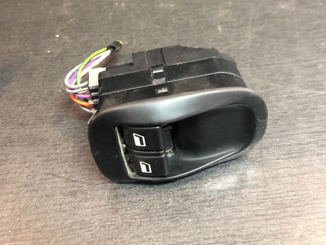 bontott PEUGEOT 206 Ablakemelő Kapcsoló Négyes / Kettes
