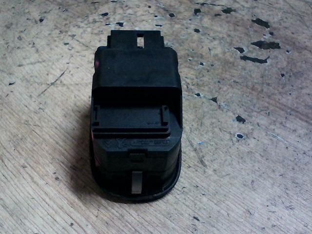 bontott PEUGEOT 206 Ablakemelő Kapcsoló (Pozíciófüggetlen)