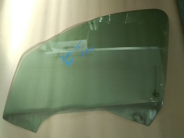 bontott PEUGEOT 206 Bal első Ablak