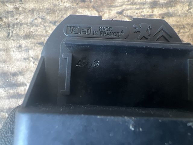 bontott PEUGEOT 206 Bal első Ablakemelő Kapcsoló