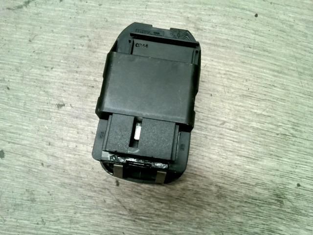 bontott PEUGEOT 206 Bal első Ablakemelő Kapcsoló