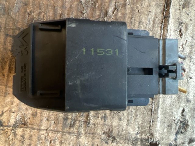 bontott PEUGEOT 206 Bal első Ablakemelő Kapcsoló