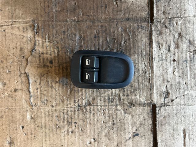bontott PEUGEOT 206 Bal első Ablakemelő Kapcsoló