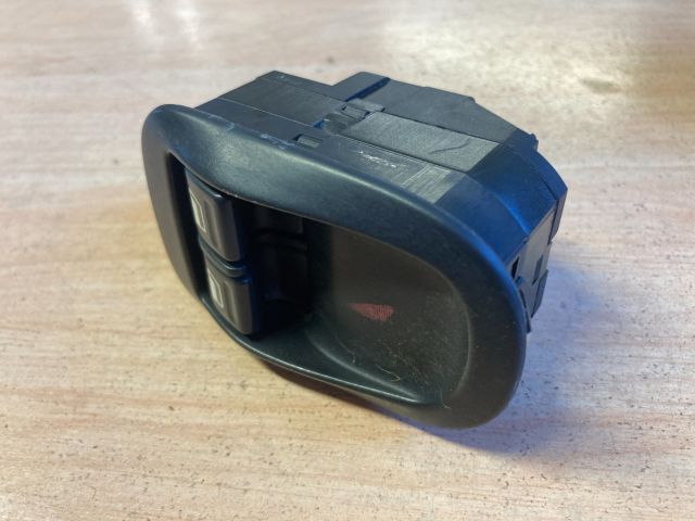 bontott PEUGEOT 206 Bal első Ablakemelő Kapcsoló