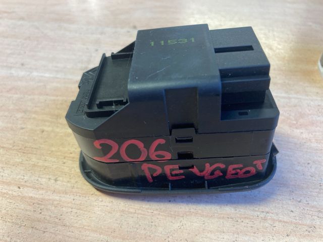 bontott PEUGEOT 206 Bal első Ablakemelő Kapcsoló