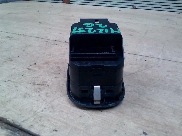 bontott PEUGEOT 206 Bal első Ablakemelő Kapcsoló