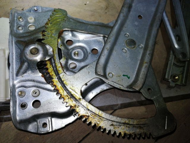 bontott PEUGEOT 206 Bal első Ablakemelő Szerkezet (Elektromos)