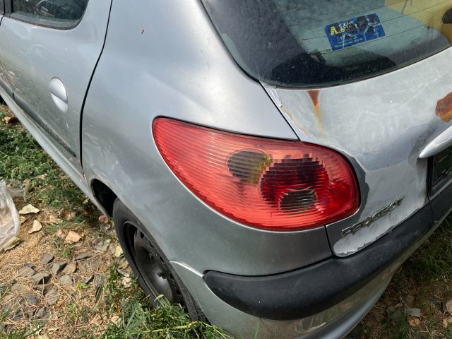 bontott PEUGEOT 206 Bal első Ajtó Díszléc