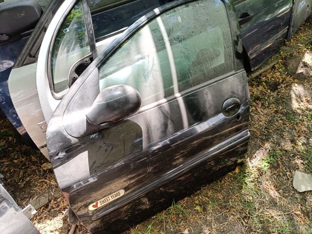 bontott PEUGEOT 206 Bal első Ajtó (Részeivel)