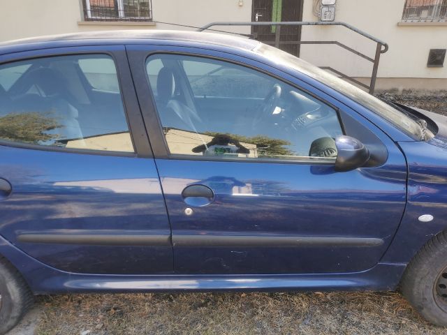 bontott PEUGEOT 206 Bal első Ajtó (Részeivel)