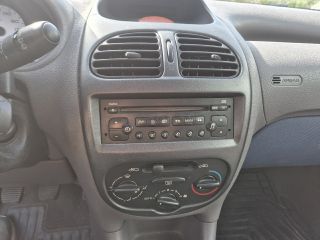 bontott PEUGEOT 206 Bal első Ajtó (Részeivel)