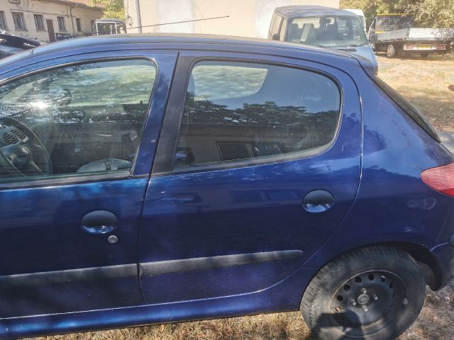 bontott PEUGEOT 206 Bal első Ajtó (Részeivel)