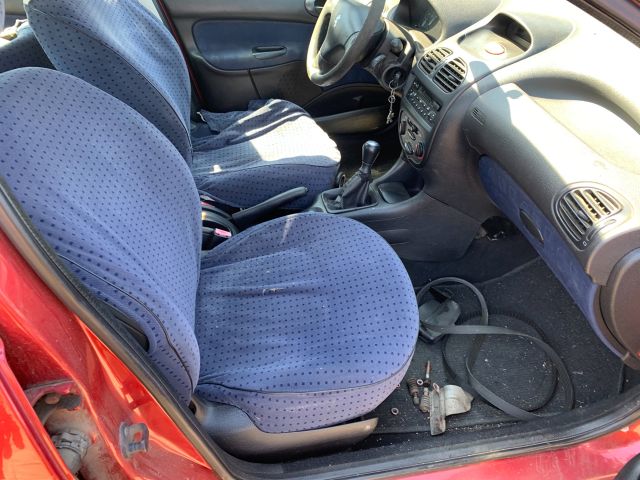 bontott PEUGEOT 206 Bal első Ajtó (Részeivel)