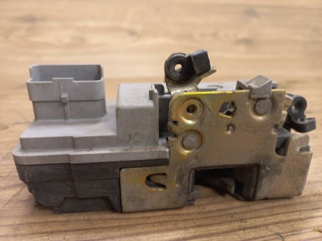 bontott PEUGEOT 206 Bal első Ajtózár